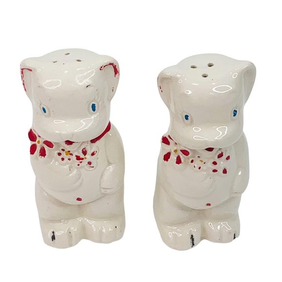 Vintage Shawnee Salt Pepper Bears Red Flowers S&P - Picture 8 of 9